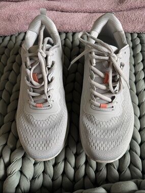 Easy Spirit Light Gray Athletic Sneakers with Coral Accents